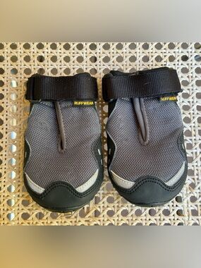 Ruffwear Grip Trex Dog Boots Size M Gray Black Vibram Sole Outdoor Paw Shoes